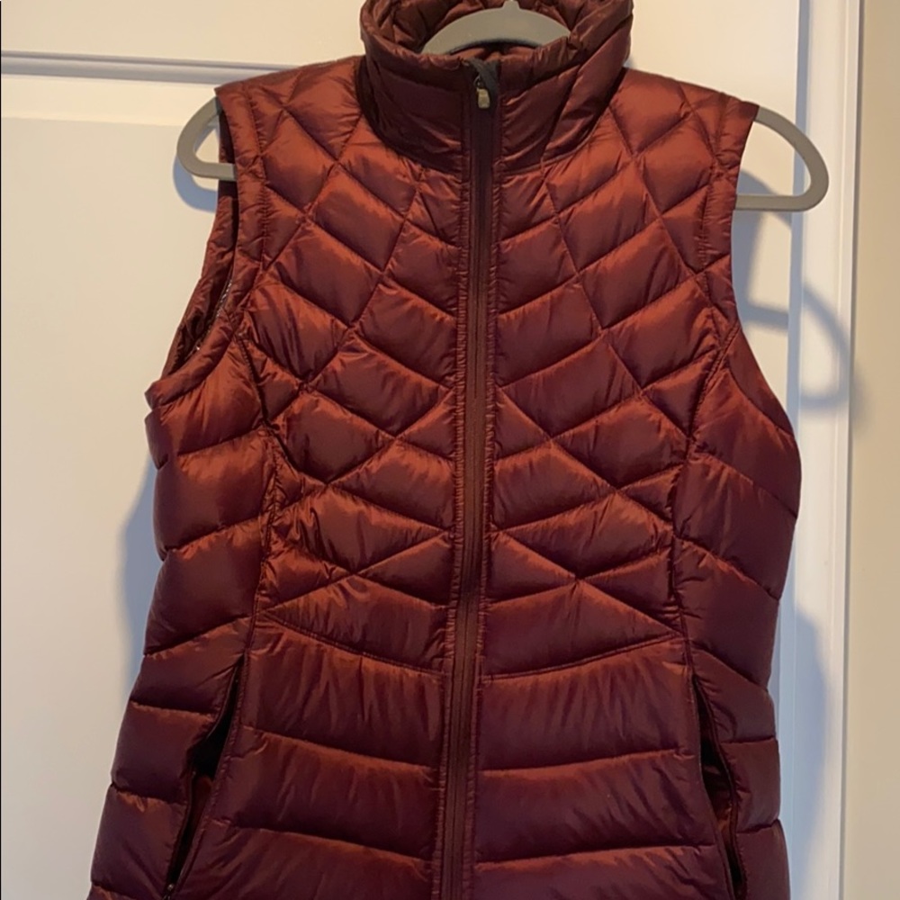 Columbia Women's Quilted Vest - Burgundy